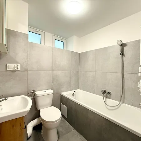 Przestronne Mieszkanie Przy Plazy - Kordeckiego 8 *