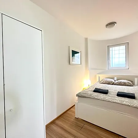 Апартаменти Przestronne Mieszkanie Przy Plazy - Kordeckiego 8 *