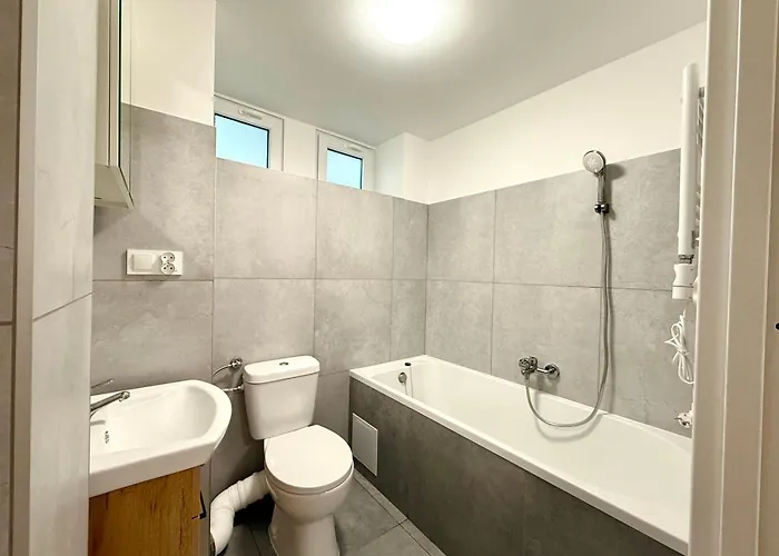 Przestronne Mieszkanie Przy Plazy - Kordeckiego 8 *